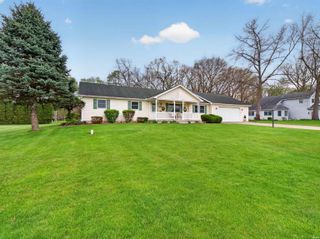 4693 E Sunset Drive, Syracuse, IN 46567