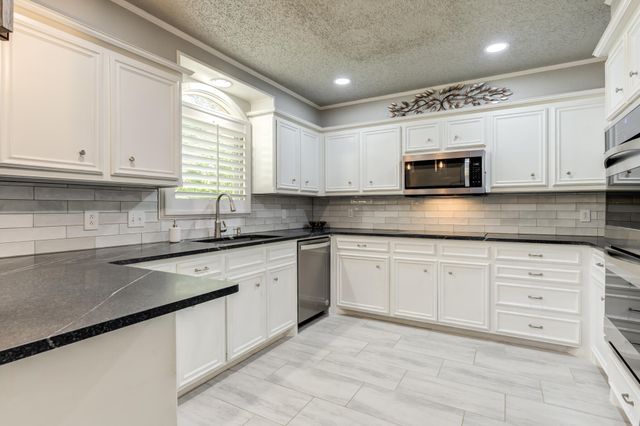 8204 Colton Avenue, Lubbock, TX 79424