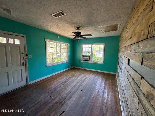 117 SE 5th Avenue, Magee, MS 39111
