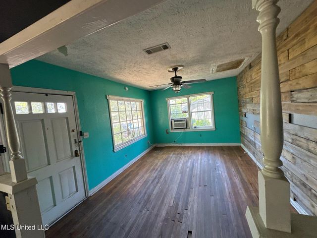 117 SE 5th Avenue, Magee, MS 39111