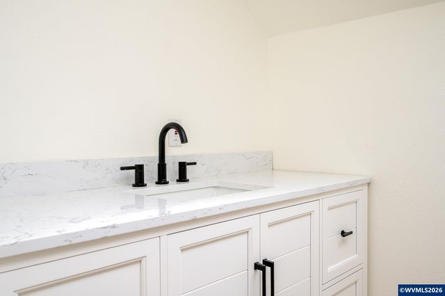 1139 NW Yamhill St, Mcminnville, OR 97128