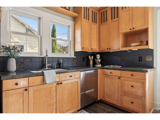 1805 Se 58TH Ave, Portland, OR 97215