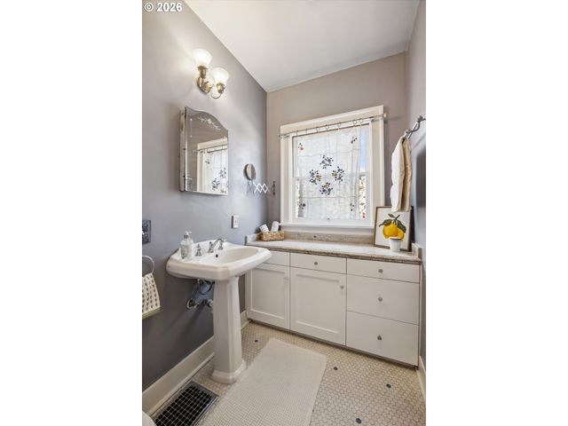 1805 Se 58TH Ave, Portland, OR 97215