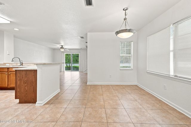 8550 ARGYLE BUSINESS Loop 1508, Jacksonville, FL 32244