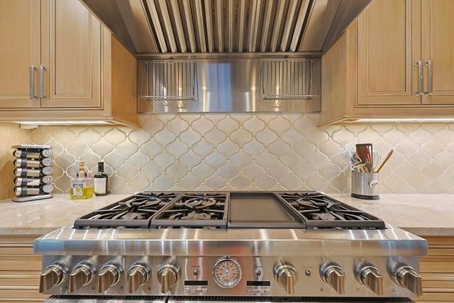 13 Davenport Ln 13, Hopkinton, MA 01748