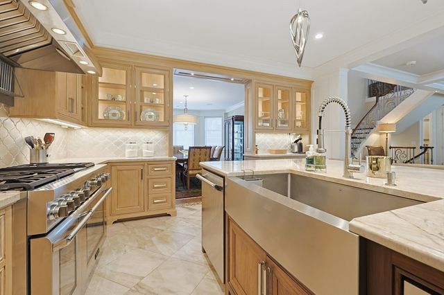 13 Davenport Ln 13, Hopkinton, MA 01748