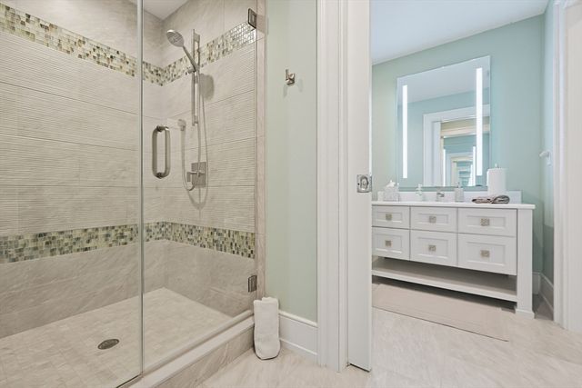 13 Davenport Ln 13, Hopkinton, MA 01748