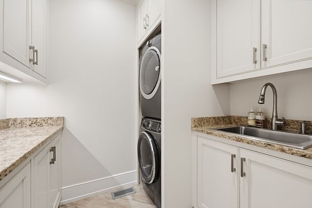 13 Davenport Ln 13, Hopkinton, MA 01748