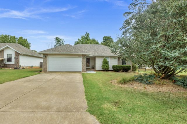 2544 South Jonathan Avenue, Springfield, MO 65807