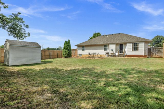 2544 South Jonathan Avenue, Springfield, MO 65807