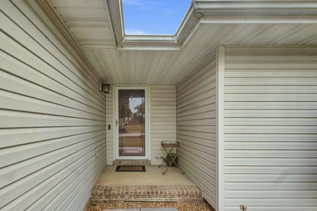 2544 South Jonathan Avenue, Springfield, MO 65807