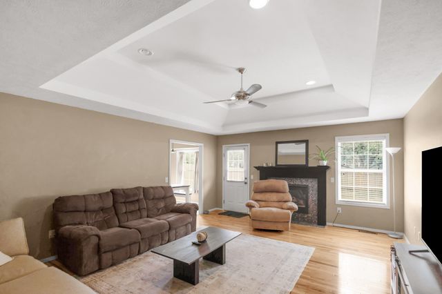 2544 South Jonathan Avenue, Springfield, MO 65807