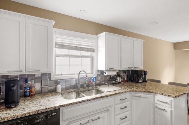 2544 South Jonathan Avenue, Springfield, MO 65807