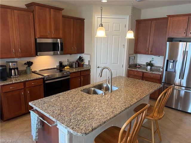 3156 Amadora CIR, Cape Coral, FL 33909