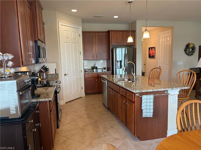 3156 Amadora CIR, Cape Coral, FL 33909