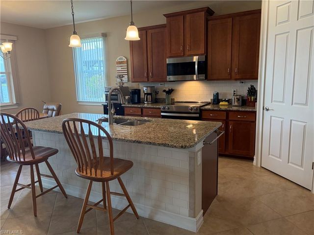 3156 Amadora CIR, Cape Coral, FL 33909