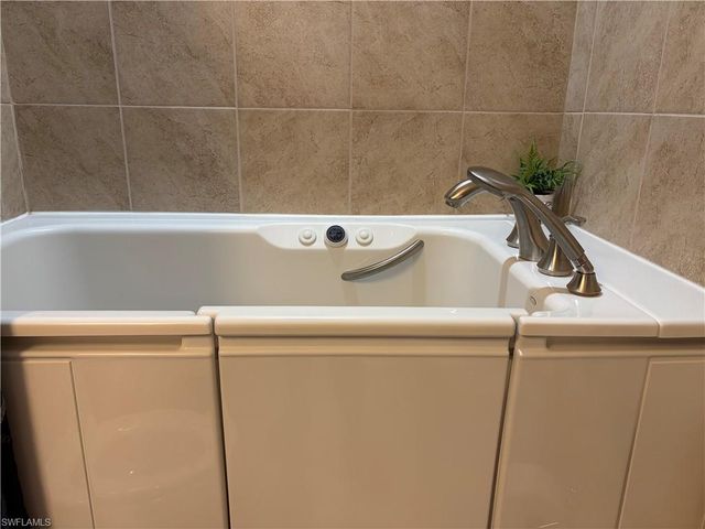 3156 Amadora CIR, Cape Coral, FL 33909