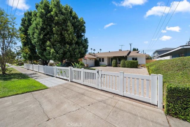 2009 S Eileen Drive, Anaheim, CA 92802