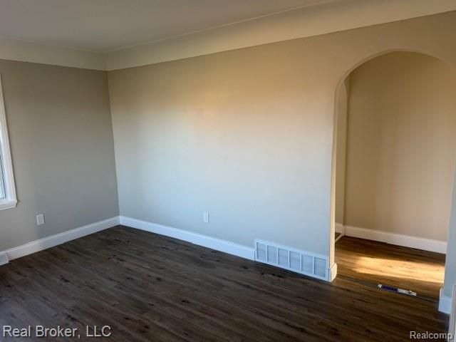 30221 Maplewood Street, Garden City, MI 48135