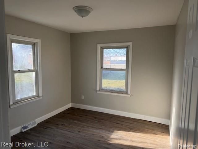 30221 Maplewood Street, Garden City, MI 48135