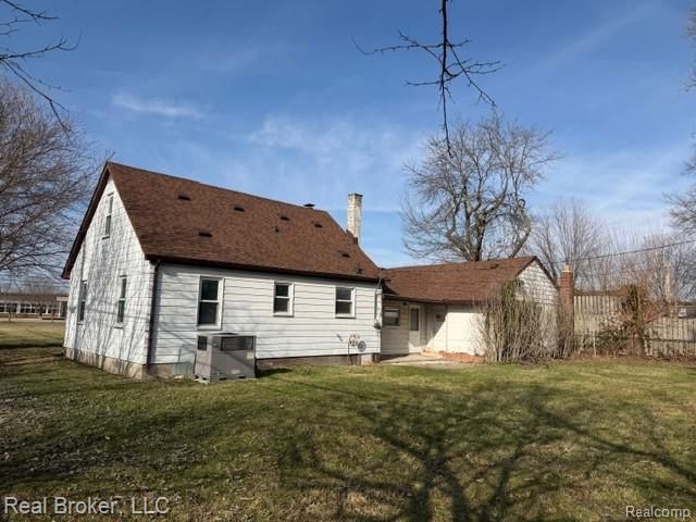 30221 Maplewood Street, Garden City, MI 48135