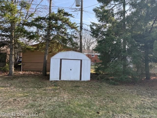 30221 Maplewood Street, Garden City, MI 48135