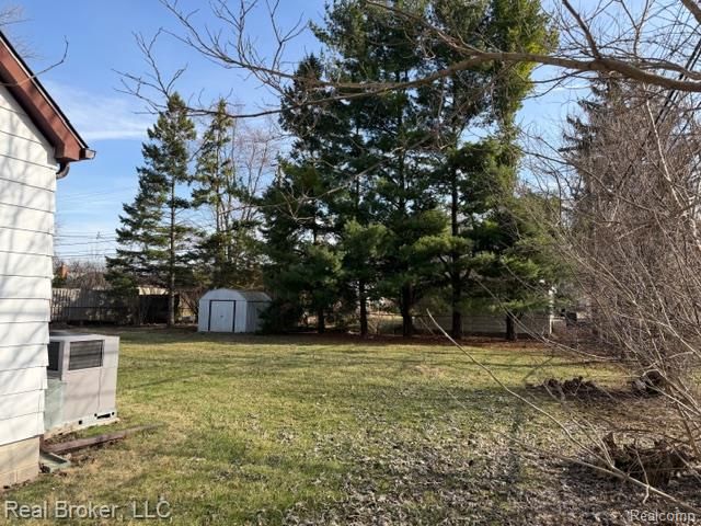 30221 Maplewood Street, Garden City, MI 48135