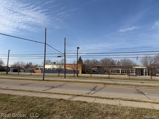 30221 Maplewood Street, Garden City, MI 48135