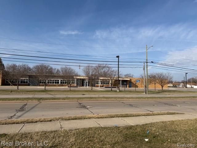 30221 Maplewood Street, Garden City, MI 48135