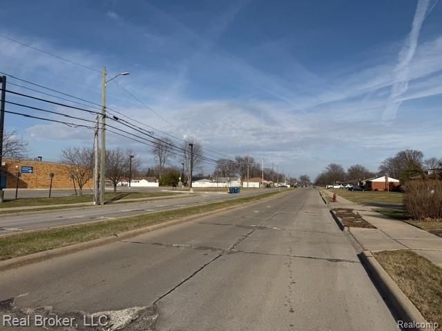 30221 Maplewood Street, Garden City, MI 48135