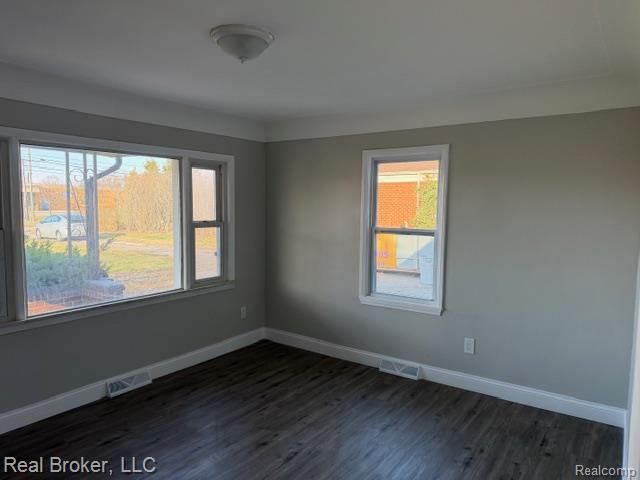 30221 Maplewood Street, Garden City, MI 48135