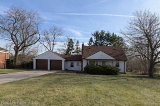 30221 Maplewood Street, Garden City, MI 48135