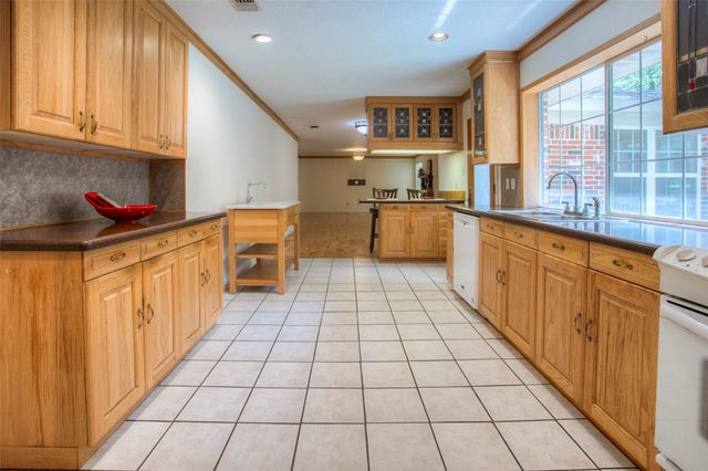 3825 Summer Lane, Huntsville, TX 77340