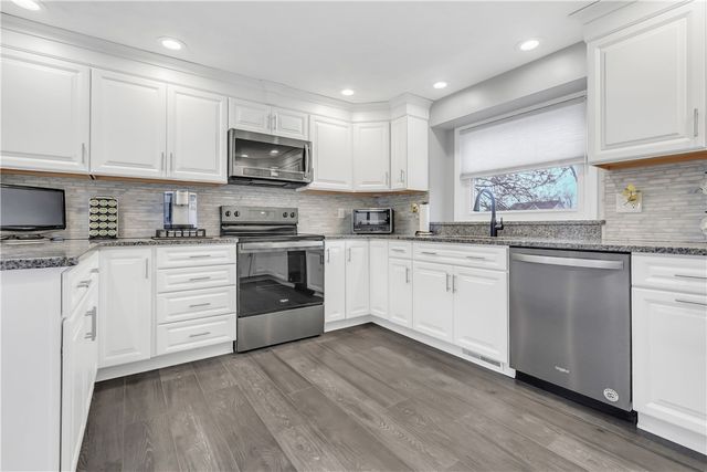 5 Stonebridge Crescent, Perinton, NY 14450