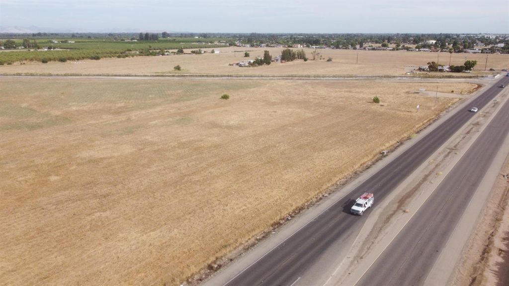 Image 3 of property listing at 836 S Academy Avenue, Sanger, CA 93657