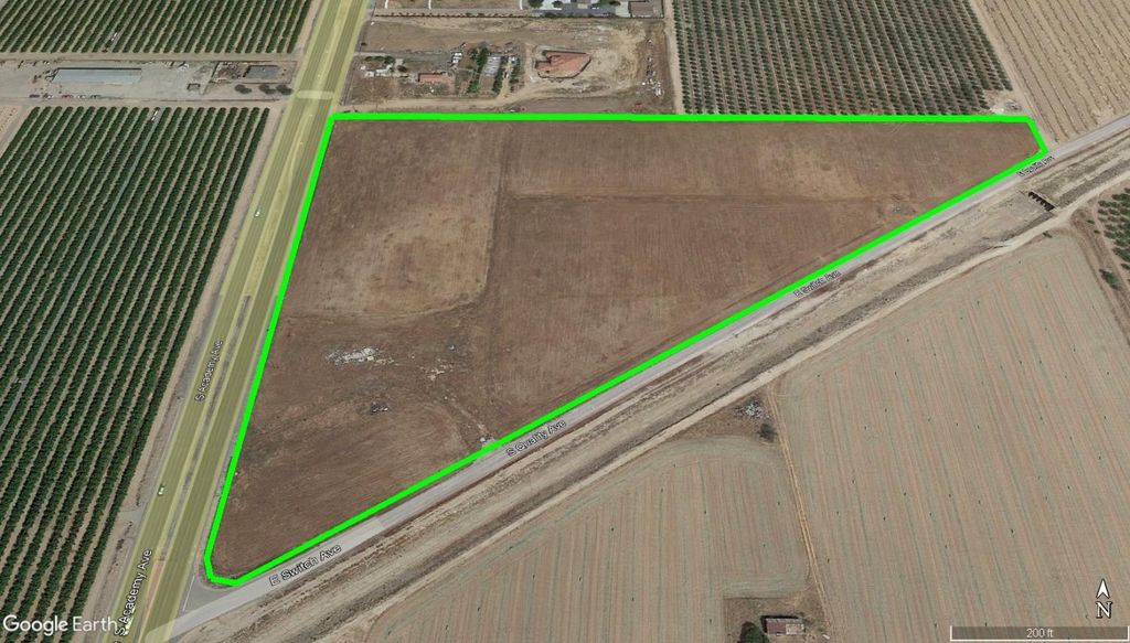 Image 5 of property listing at 836 S Academy Avenue, Sanger, CA 93657