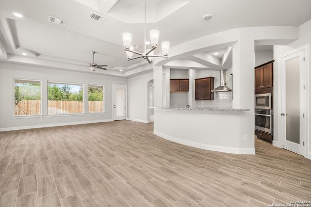 307 E Club View, Seguin, TX 78155