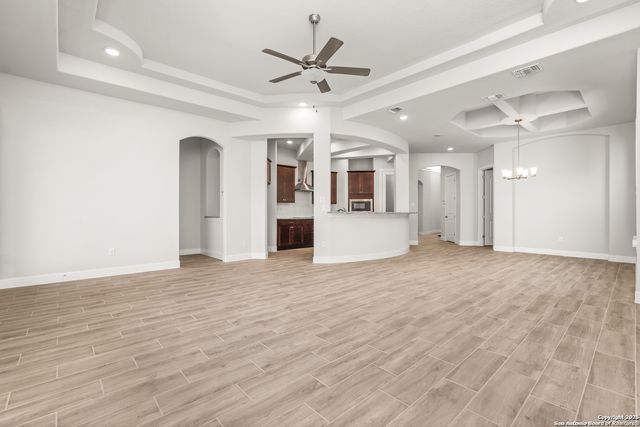 307 E Club View, Seguin, TX 78155