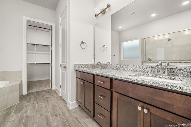 307 E Club View, Seguin, TX 78155