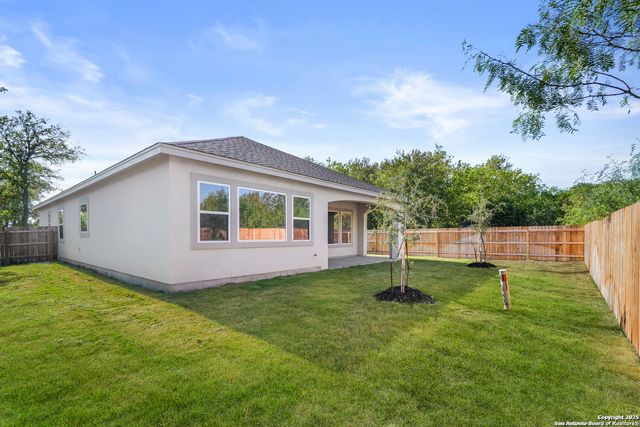 307 E Club View, Seguin, TX 78155
