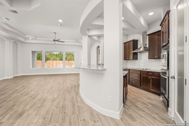 307 E Club View, Seguin, TX 78155