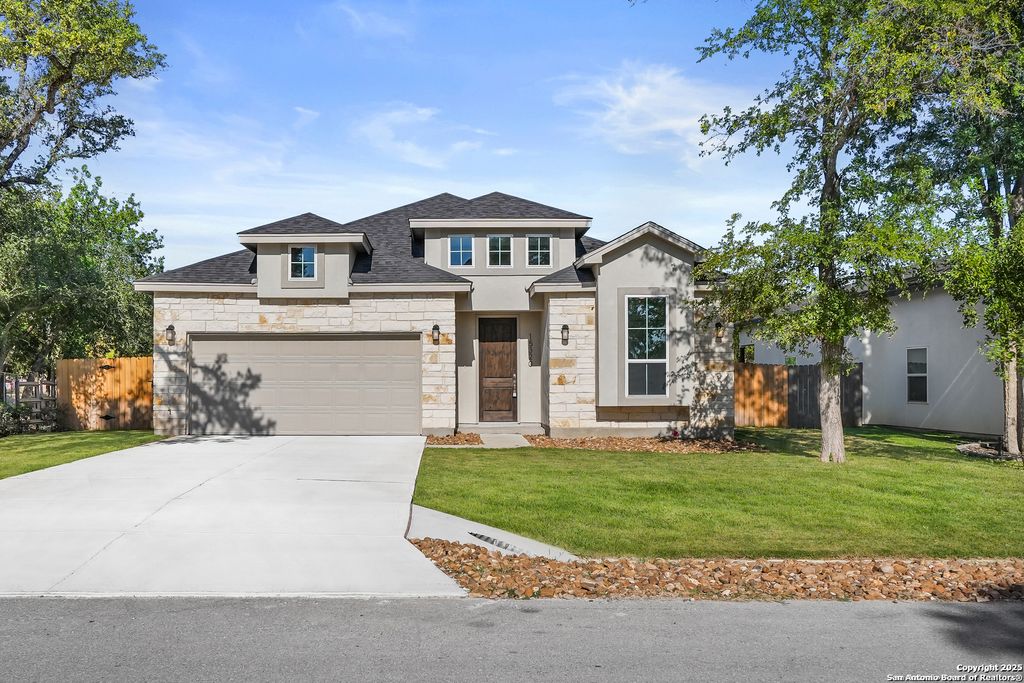 307 E Club View, Seguin, TX 78155