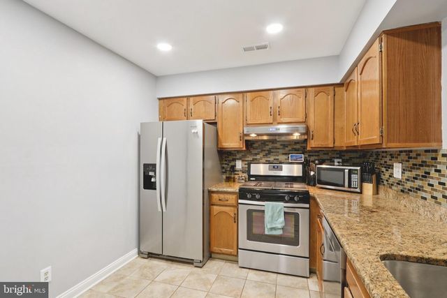 420 JAMESTOWN CT, Mount Laurel, NJ 08054