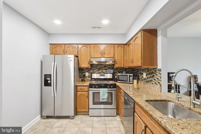 420 JAMESTOWN CT, Mount Laurel, NJ 08054