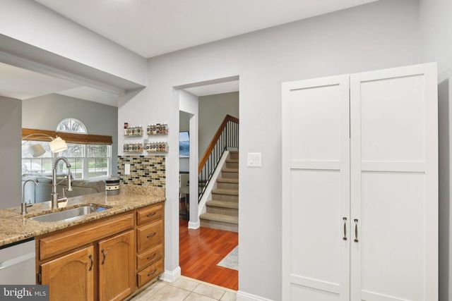 420 JAMESTOWN CT, Mount Laurel, NJ 08054