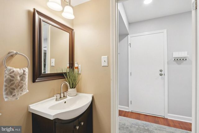 420 JAMESTOWN CT, Mount Laurel, NJ 08054