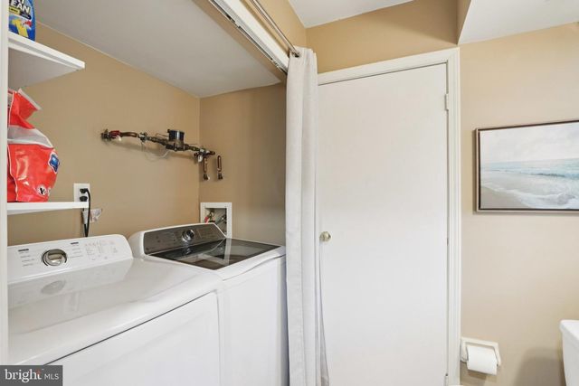 420 JAMESTOWN CT, Mount Laurel, NJ 08054