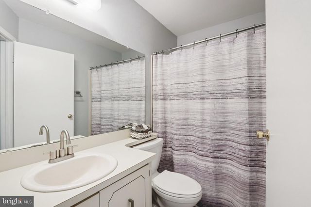 420 JAMESTOWN CT, Mount Laurel, NJ 08054