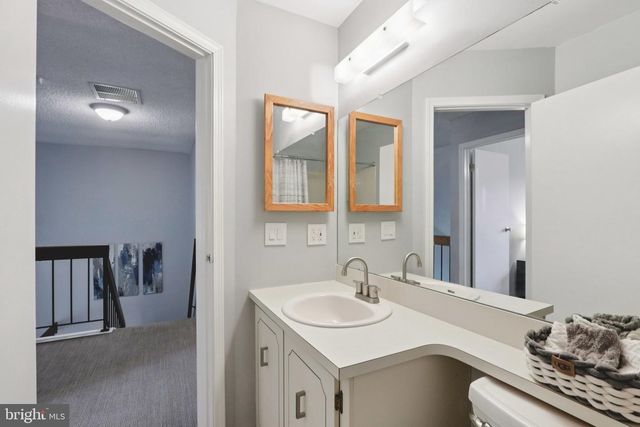 420 JAMESTOWN CT, Mount Laurel, NJ 08054