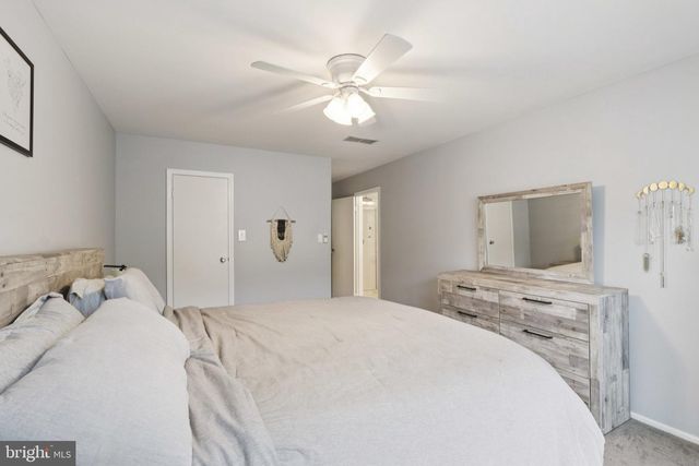 420 JAMESTOWN CT, Mount Laurel, NJ 08054